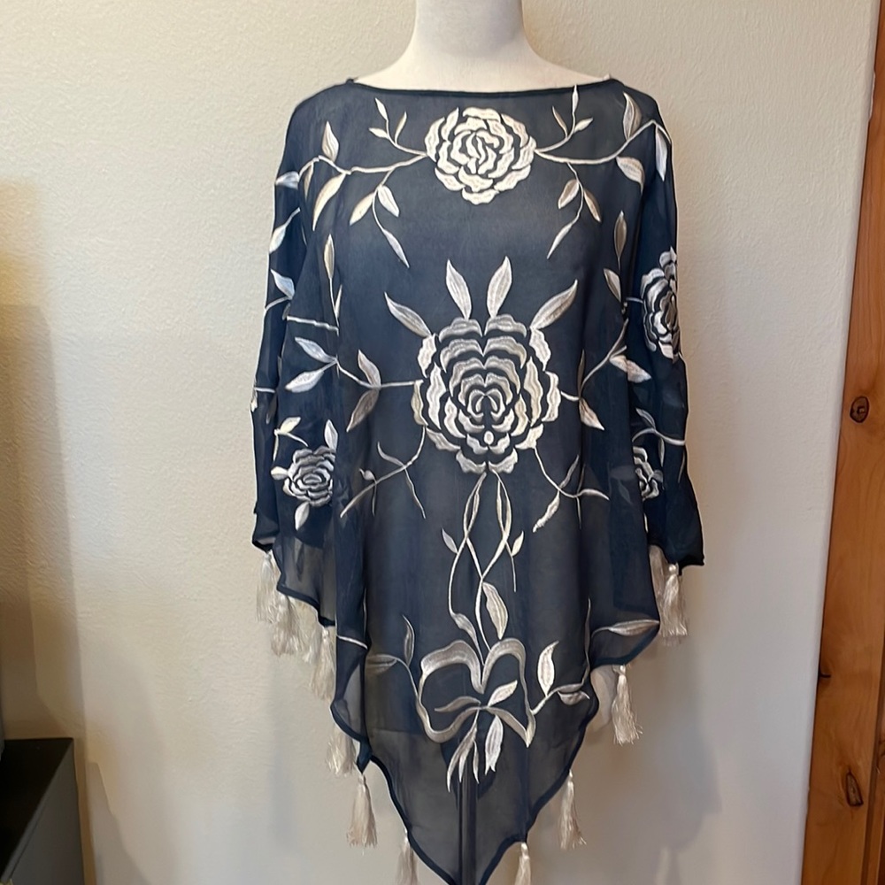 Roja indigo and white poncho NWT.